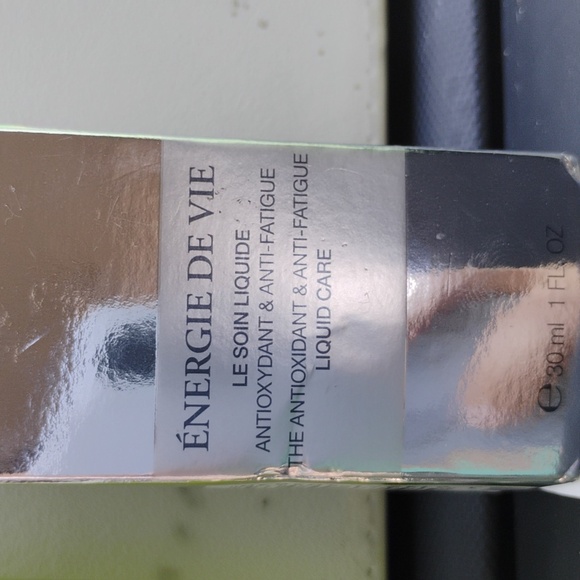 NIB Lancome Energie de Vie The Smoothing & Glow Boosting Liquid Care - Picture 3 of 5